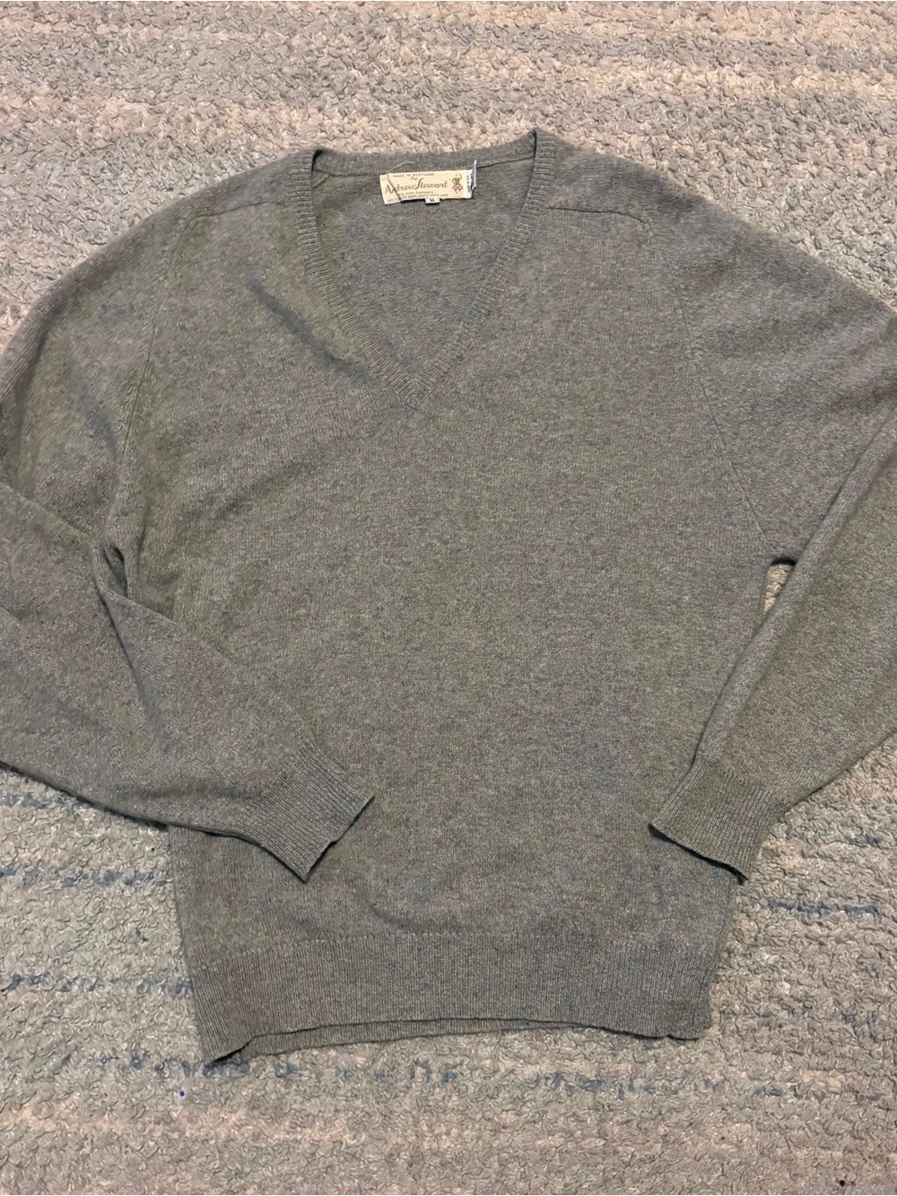 Vtg Andrew Stewart Scotland 100% Cashmere V-Neck Sweater Medium Gray Preppy M⁠